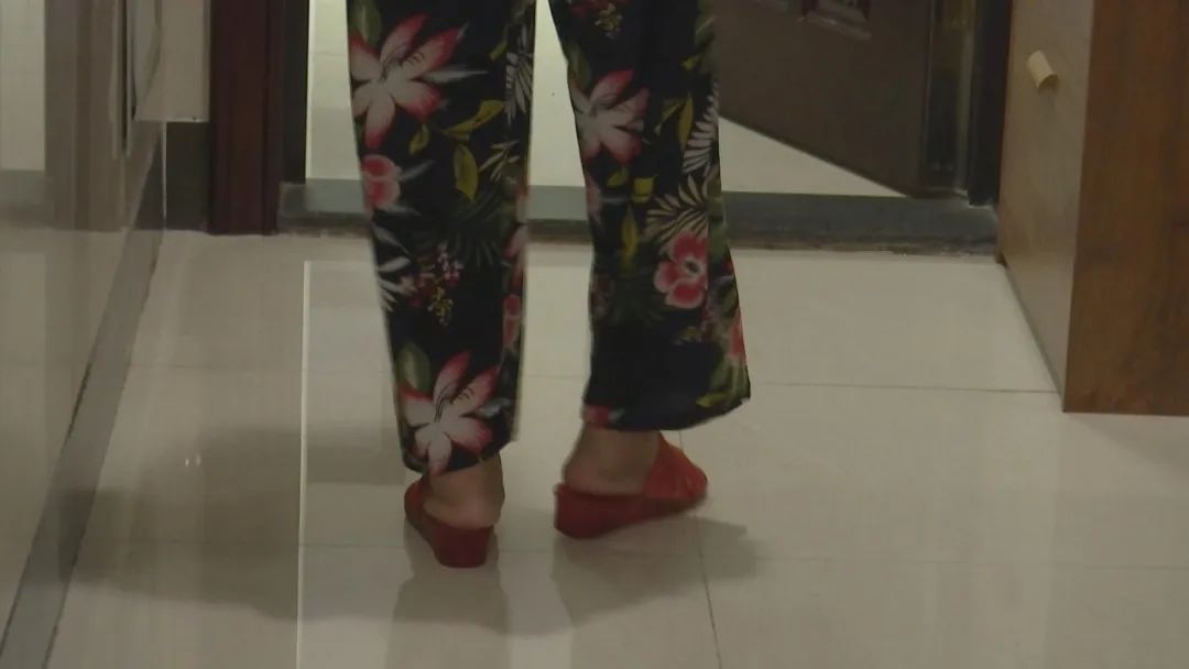 DƬ
